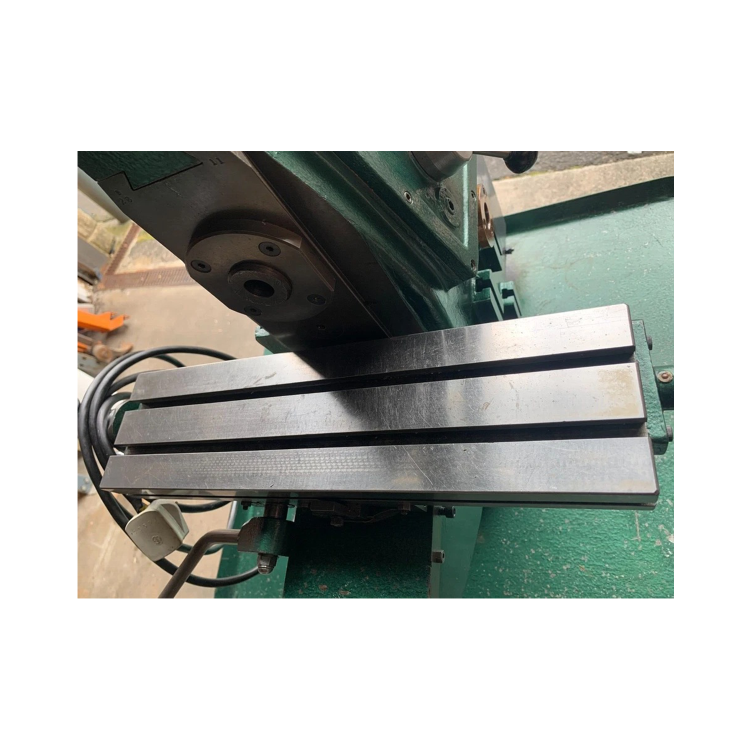 Centec 2A milling machine horizontal / vertical on cabinet 2mt head - Image 8